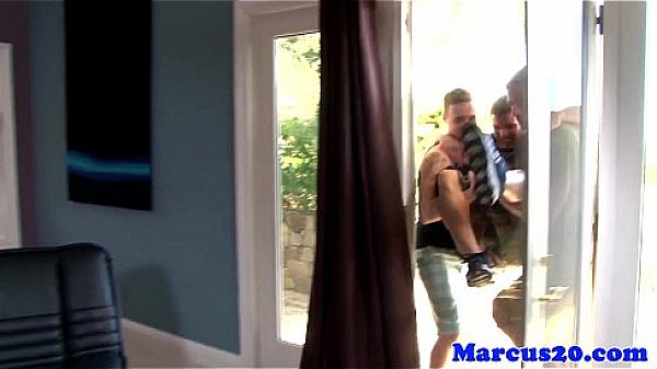 Gay muscle jock enjoys a threesome