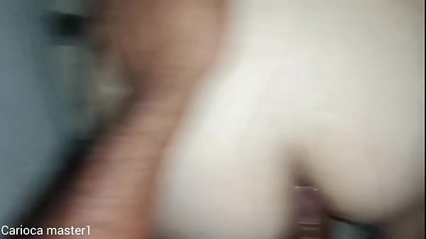 Safadinha recebendo duas gozadas 