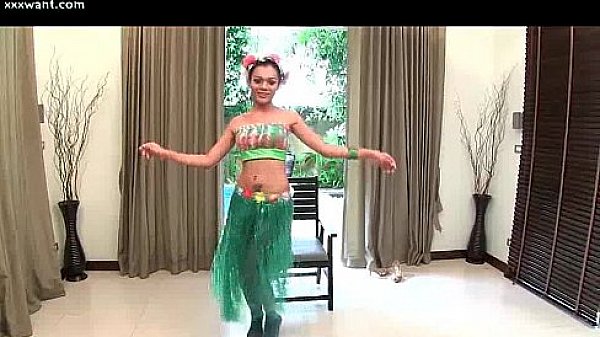 Shemale in stockings dancing and jerking 