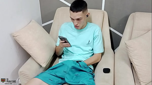 Hijastro me da su polla blanca y me la trago toda, Su leche tibia es deliciosa  