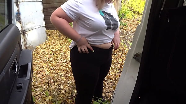 Mature bbw masturbates in a car for the camera on her phone. Her plump forms excite.  