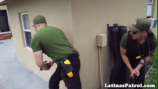 Undocumented latina cockriding border agent