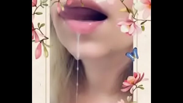 Brincado com leitinho do marido