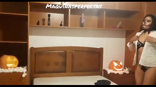 MI T&Iacute;O SE CORRE EN MI CULO LA NOCHE M&Aacute;S TENEBROSA DEL A&Ntilde;O HALLOWEEN 
