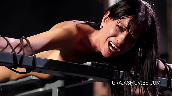 Slave bitch with toned body harshly whipped