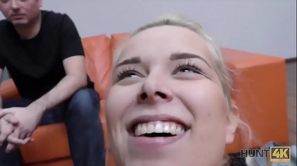 HUNT4K. La se&ntilde;orita de ojos azules no est&aacute; en contra de la recolecci&oacute;n y el sexo con un extra&ntilde;o  