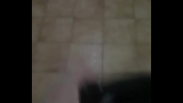 Punheta antes do banho  