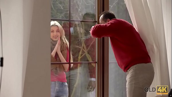 OLD4K. Stranger in a big house knows how to warm you up  