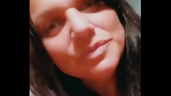 Bbw plays fingers her pussy