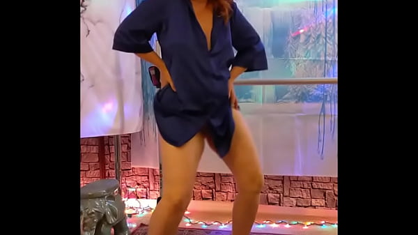 Hotwife Steffi blue nude pussy dance