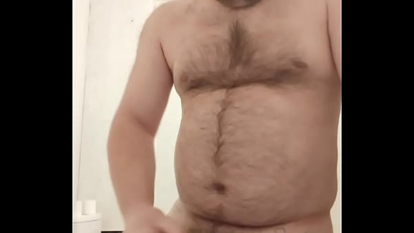 Гей с татуировками на лобке и ногах устроил горячее эротическое шоу!