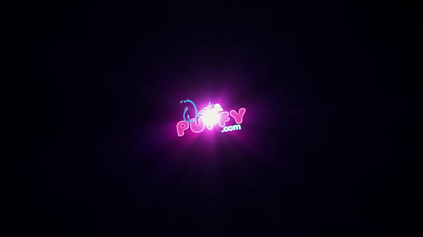 Hot fit babe fucks her pussy with toys  