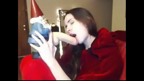 cam girl hottie blows dwarf