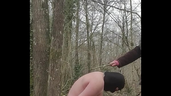 Promenade de ebed et soumission en ext&eacute;rieur  