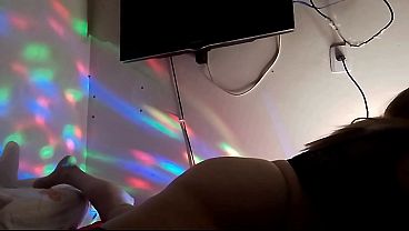 Hottiestwo chamou Vivi Guedez - depois de se lambuzar na xota da loira, botou ela pra mamar com garganta profunda at&eacute; o talo deixando bem babado pra enfiar tudo na buceta da safada.