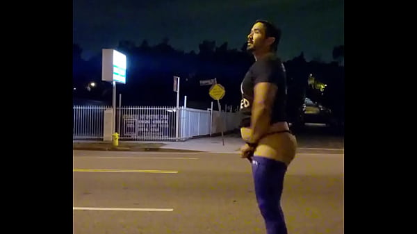 Thick ass twerking in the street  