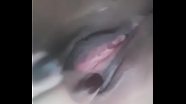 Sirica no banheiro agachada