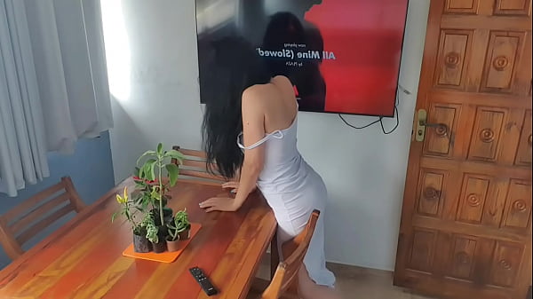 Tirei a roupa e fiquei pelada