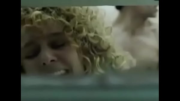 Se la mete por el orto