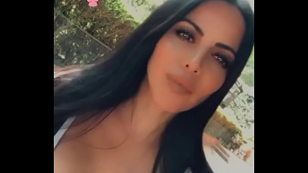 JIMENA SEXY EN BIKINI ENSE&Ntilde;ANDO NALGOTAS