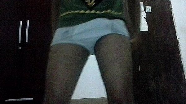 Eu punhetando e gozando.  