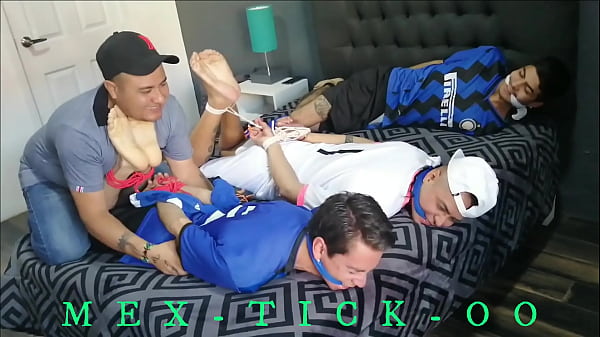 FUTBOLISTAS ATADOS Y AMORDAZADOS  