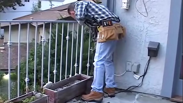 Tv- installation ends with BJ from to 2 girls...