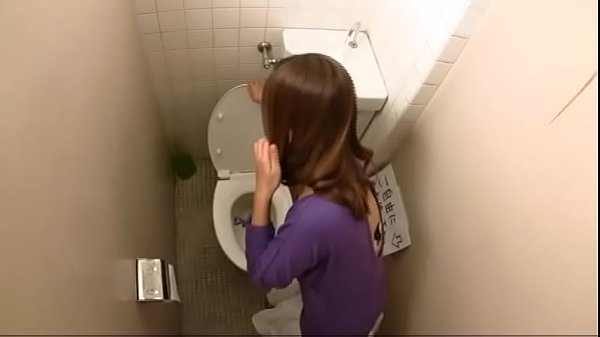 Japanese Women Masturbate in toilet