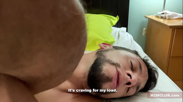 Macho bisexual coge a pelo a un puto