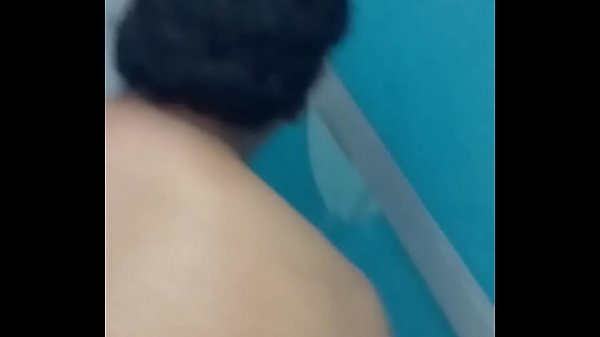 Tirando rico en ducha de ba&ntilde;o publico en puente piedra - Lima, Peru