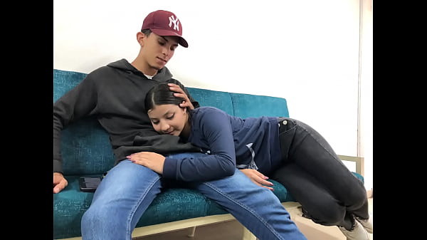 AMIGA TRANQUILA DESCANSA - mi AMIGA rubia de 18 a&ntilde;os siente mi pollla en su boca