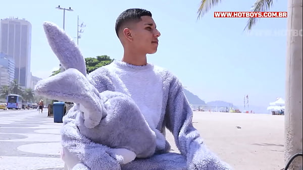 Safado dando a bunda pro pirocudo vestido de 