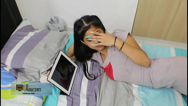 Mi hermanastro se tomo un viagra por accidente y termino follandome-Porno en espa&ntilde;ol