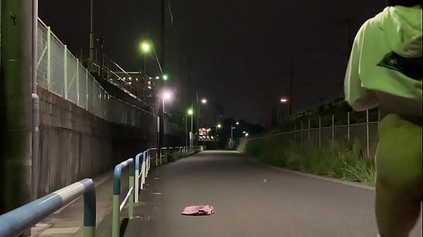 女装まゆ、深夜の全裸露出