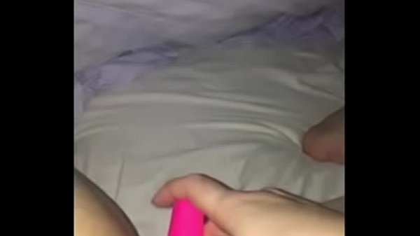Fat slut stretches her already loose cunt with various objects 
