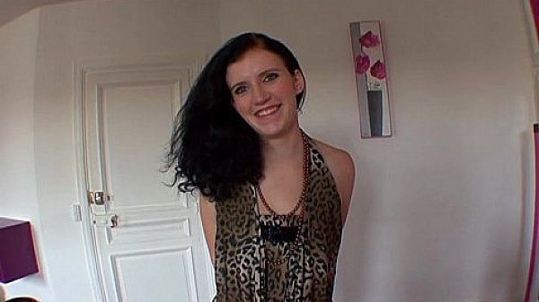 French Il me faut du sexe elle a de tres gros besoins !