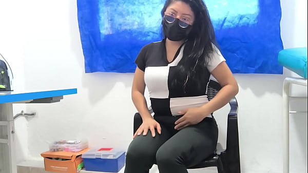 Cholita showing her shaved pussy 