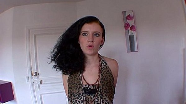 Elle a de gros besoin de sexe et se fait enculer ! French amateur