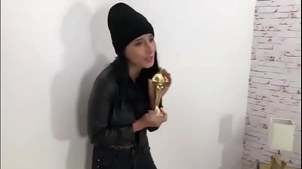 I win the Oscar today I'm so funny sometimes lol  I hope i made your day guys with a few smiles AssReFo...  