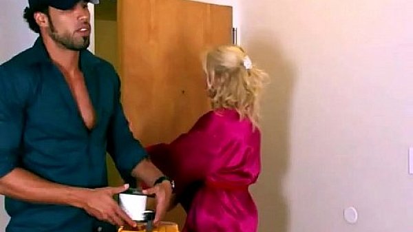 Slurp fest for blonde housewife