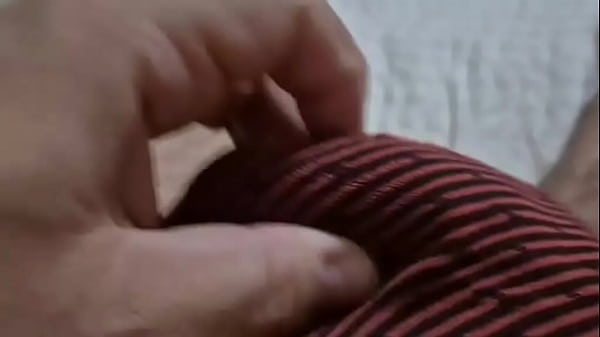 Deixando a cueca gozada