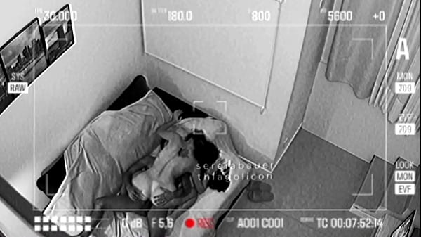 CAMERA DE SEGURAN&Ccedil;A REAL FLAGRA AMANTE FUDENDO MUITO E BEBENDO LEITINHO ENQUANTO CORNO TRABALHA