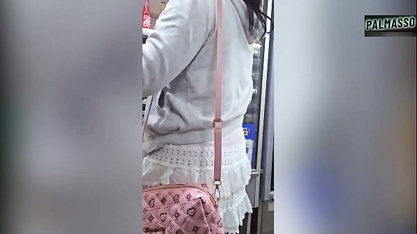 I wanted to have a drink and they stood me up, but a stranger convinces me and offers me to fuck in his room in exchange for buying me a drink.