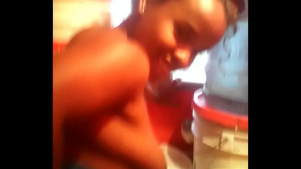 Est&aacute; puta venezolana vende sus videos y fotos