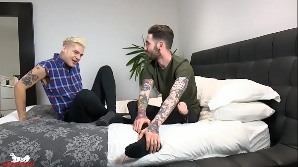 Badpuppy's Mickey Taylor pounds Frankie Quinn