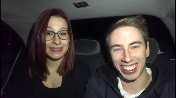 EVA FA UN POMPINO CON INGOIO A MAX FELICITAS IN MACCHINA