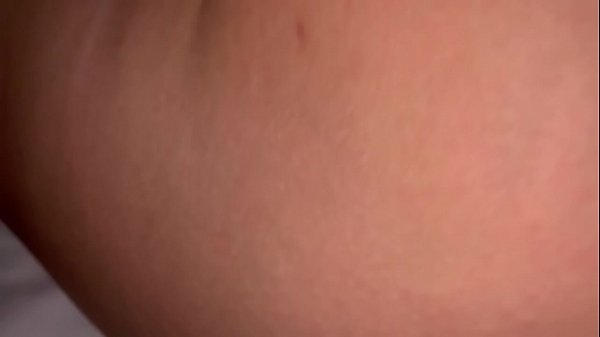 Напоил жену и засунул зубную щетку во влагалище