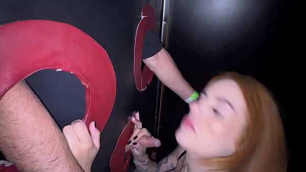 Fui na casa de swing, dei na cabine pra 3 caras e ainda mamei o uber na hora que sai de l&aacute;