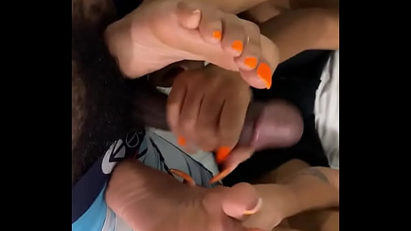 Hot babe ebony rubbing bbc with feet and toes neighbor 