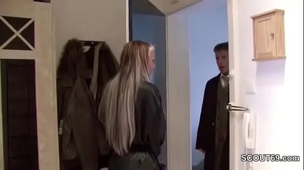 Geile Tochter wird vom Stief-Vater gefickt als Mutti weg ist 1